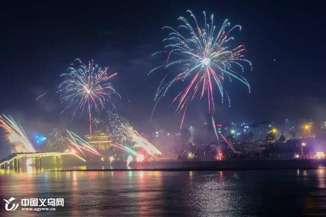 「网络中国节&middot;春节」璀璨烟花秀点亮义乌佛堂古镇夜空